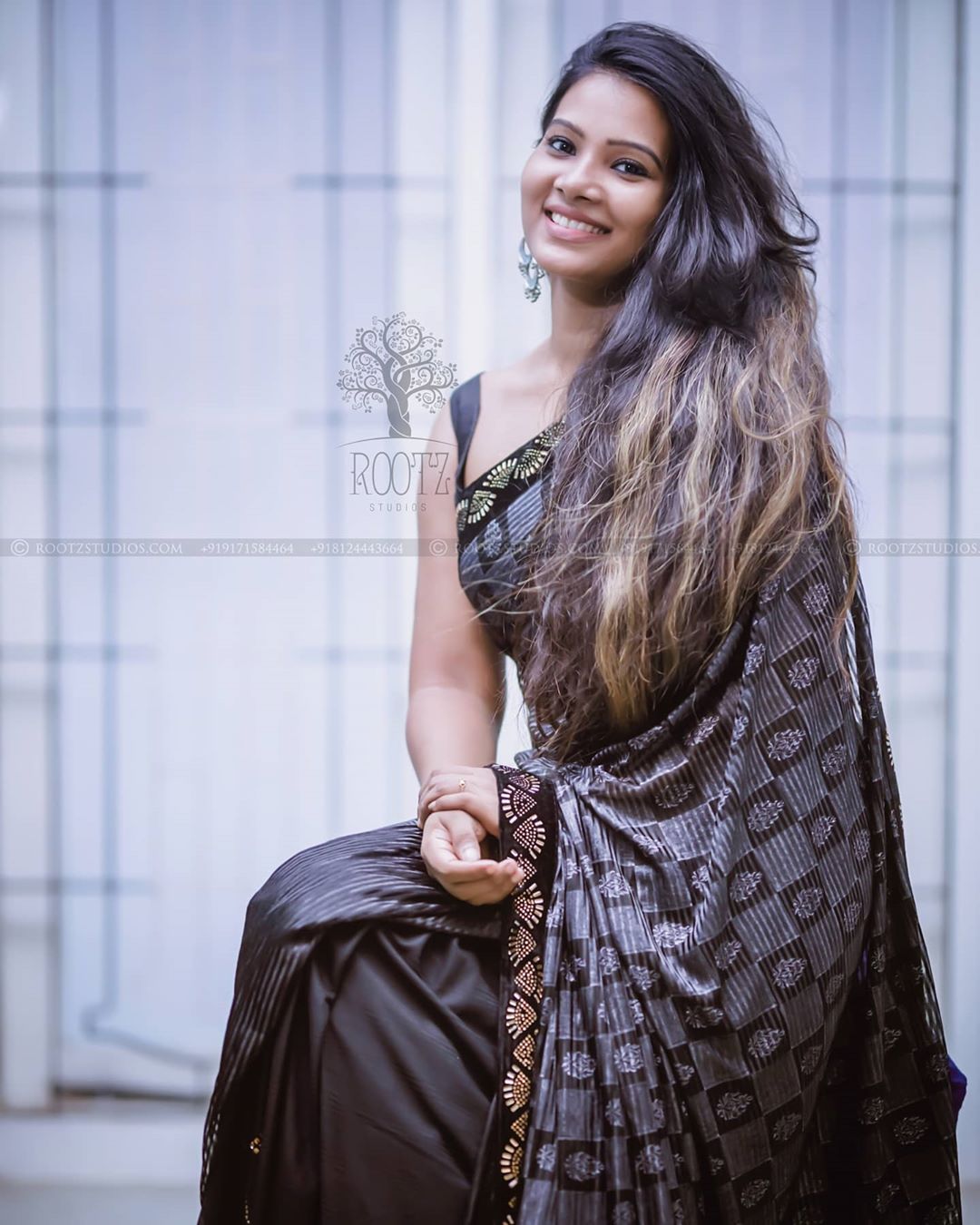 dhivya dhuraisamy homely saree photos (5)