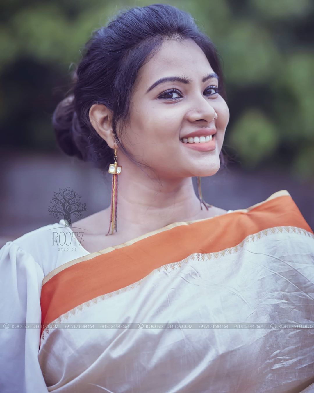 dhivya dhuraisamy homely saree photos (6)