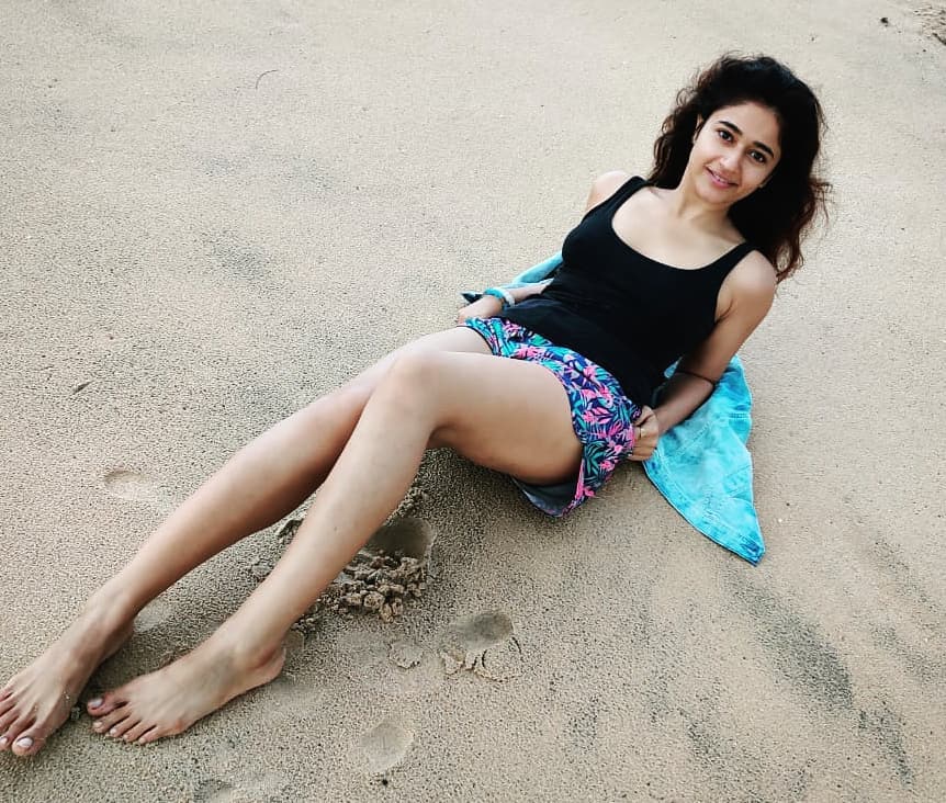 Actress Poonam Bajwa Instagram HD Photos (19)