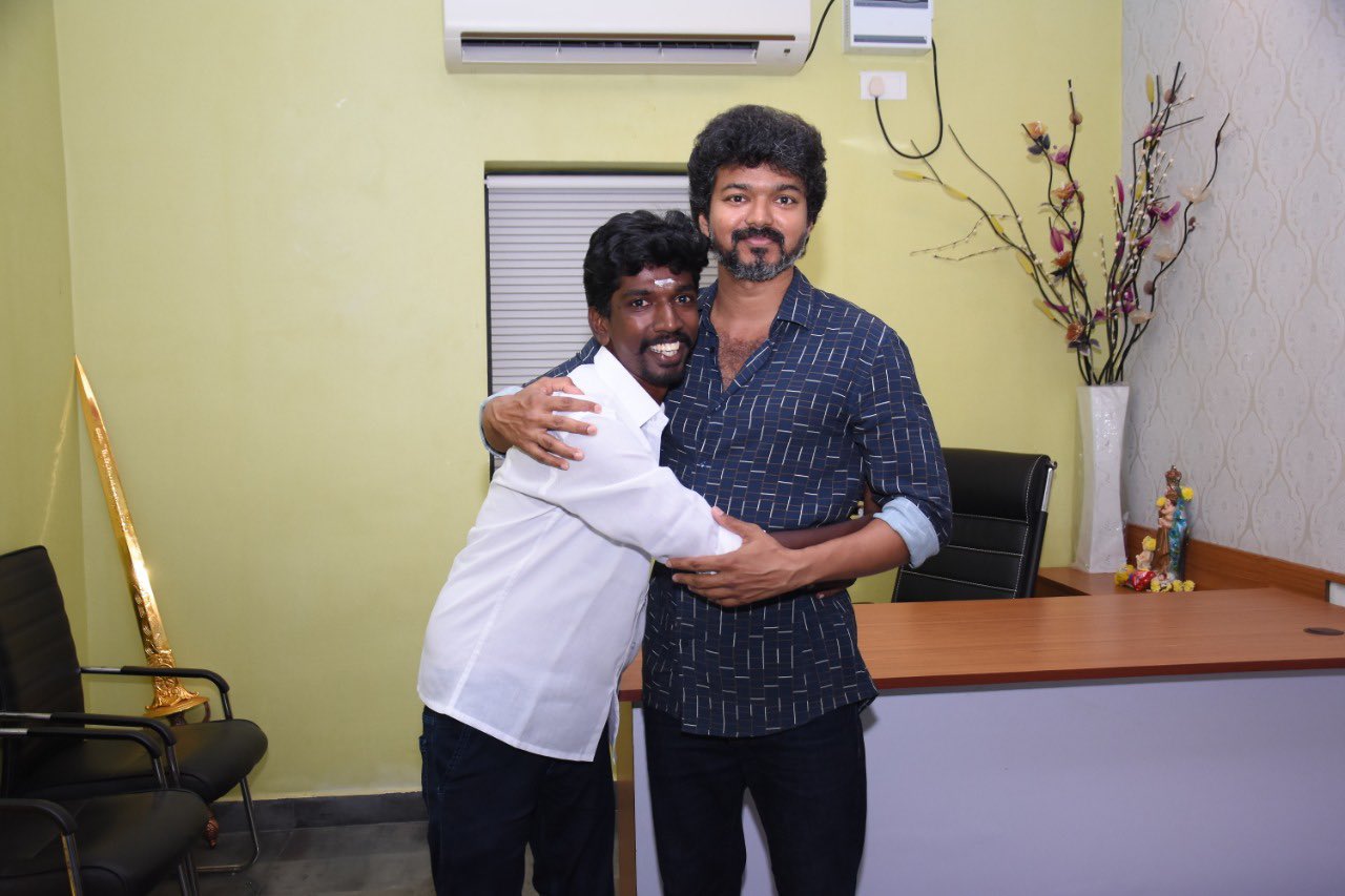 Actor Vijay meets Iyakkam office bearers and members_11