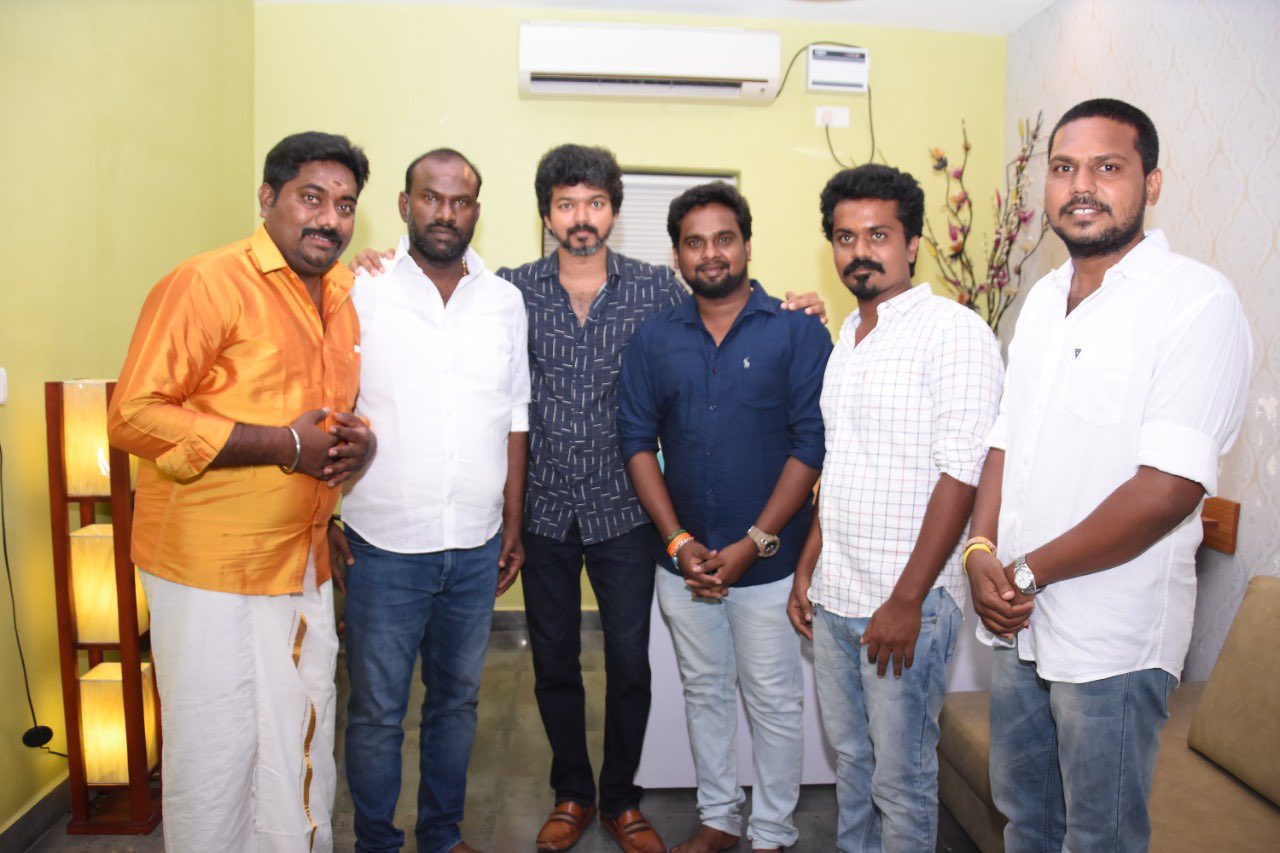 Actor Vijay meets Iyakkam office bearers and members_2