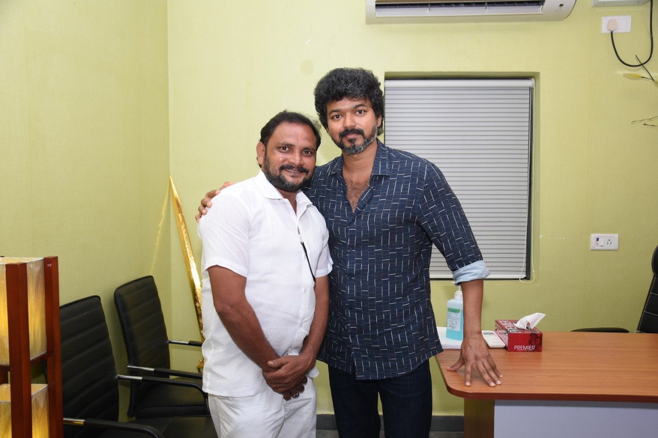 Actor Vijay meets Iyakkam office bearers and members_4
