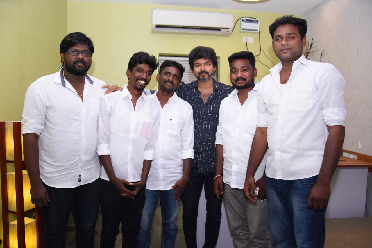 Actor Vijay meets Iyakkam office bearers and members_5