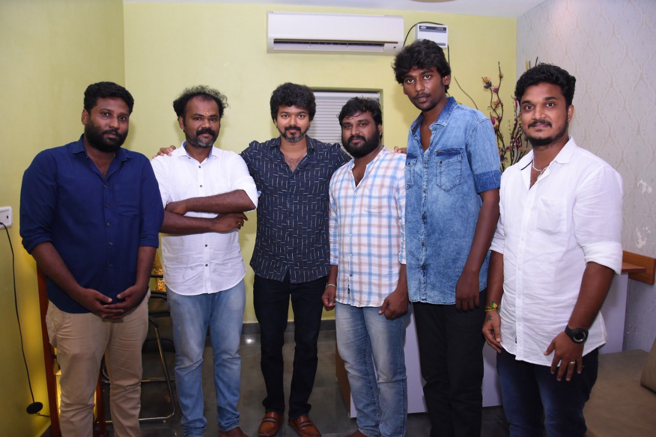 Actor Vijay meets Iyakkam office bearers and members_6