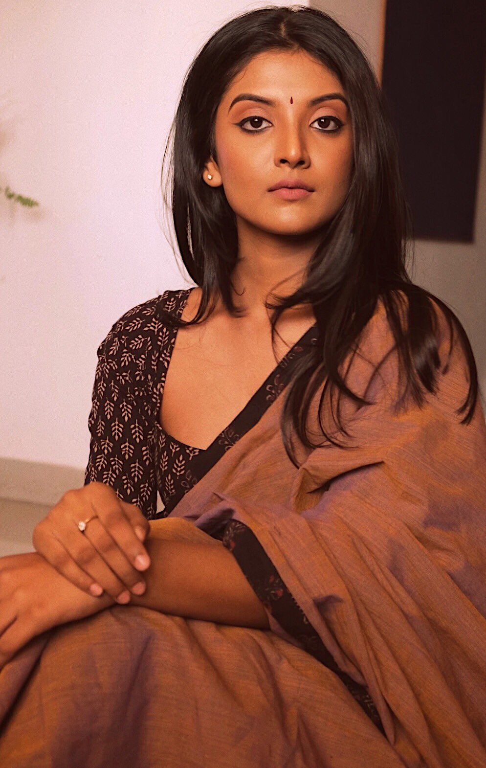 Tamil Actress Nivedhithaa Sathish New Photos (7)