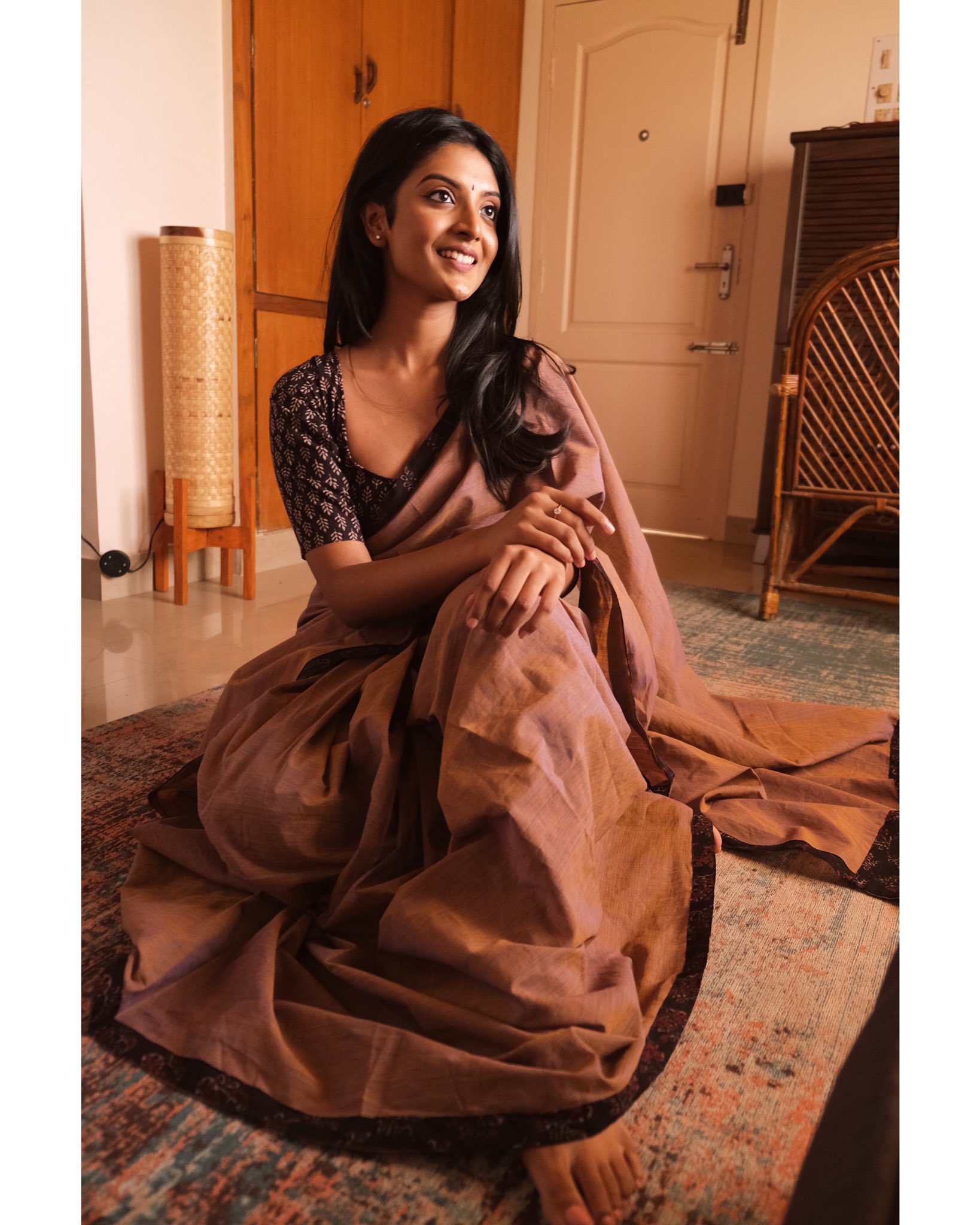 Tamil Actress Nivedhithaa Sathish New Photos (9)