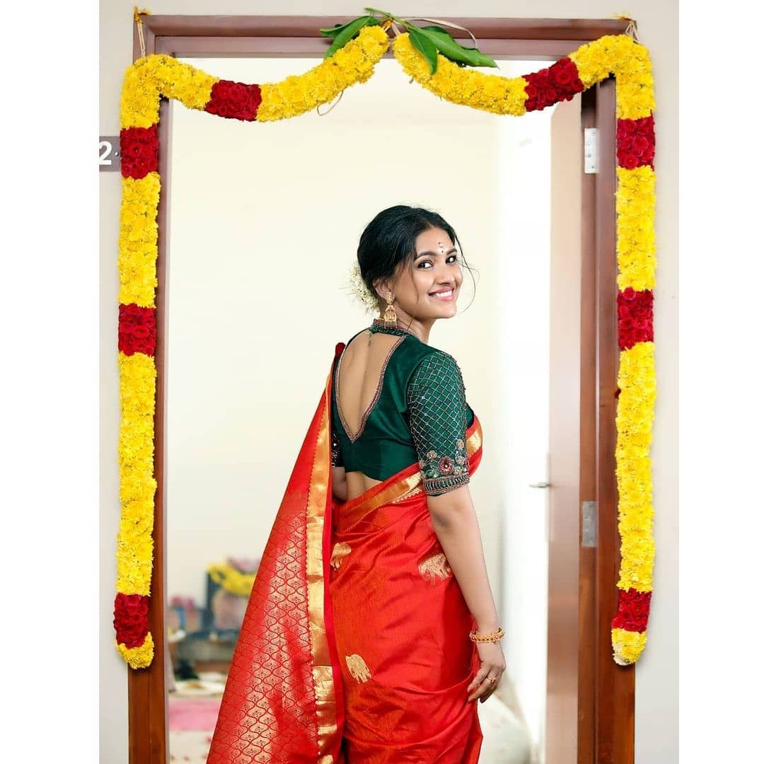 Vani Bhojan Actress Photos Stills Gallery (1)